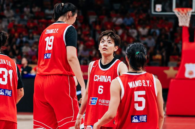 NBA级别后卫！拉塞尔CBA季前赛首秀轰18+7+9填满数据栏