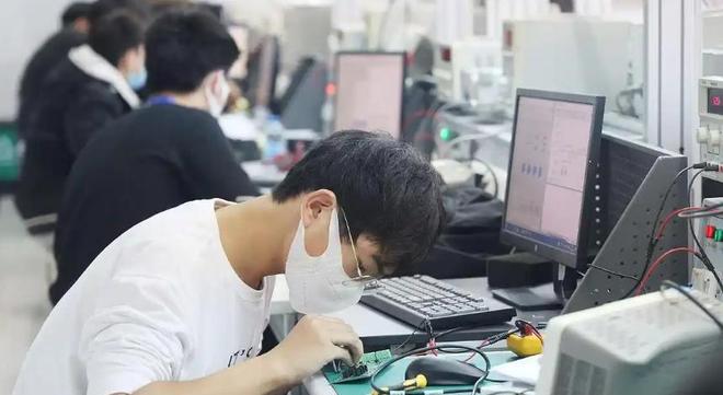 前国脚力挺C罗：热苏斯太不专业是矛盾源泉 梅西遇到这事也会发飙